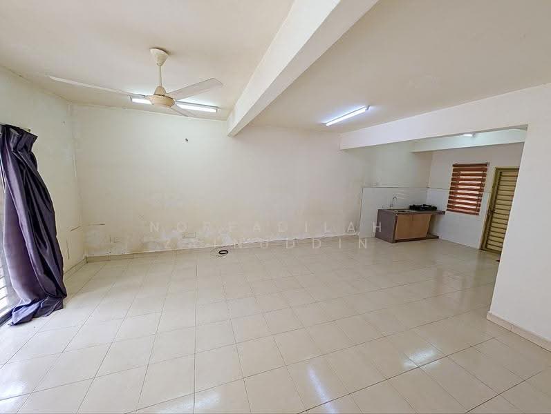 Terraced House for Sale in Aman Putri (Sungai Buloh) - NORFADILAH ZAINUDDIN - Kitchen - PropertyGuru.com.my