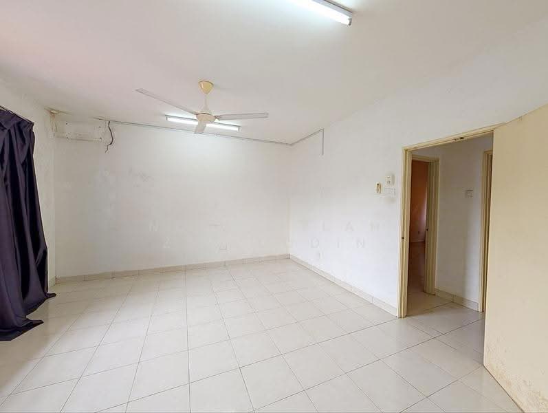 Terraced House for Sale in Aman Putri (Sungai Buloh) - NORFADILAH ZAINUDDIN - Living Room - PropertyGuru.com.my