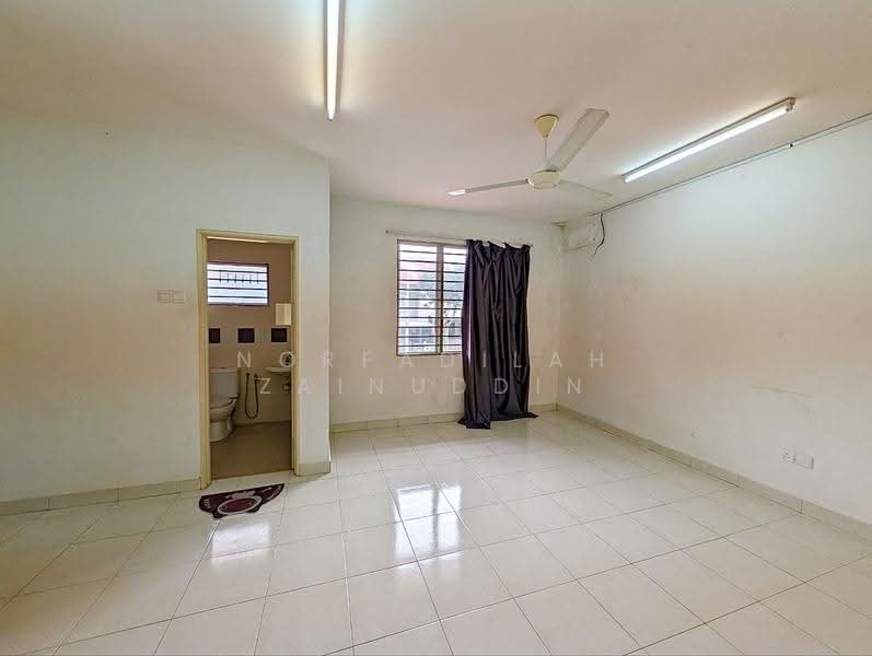 Terraced House for Sale in Aman Putri (Sungai Buloh) - NORFADILAH ZAINUDDIN - Bathroom - PropertyGuru.com.my
