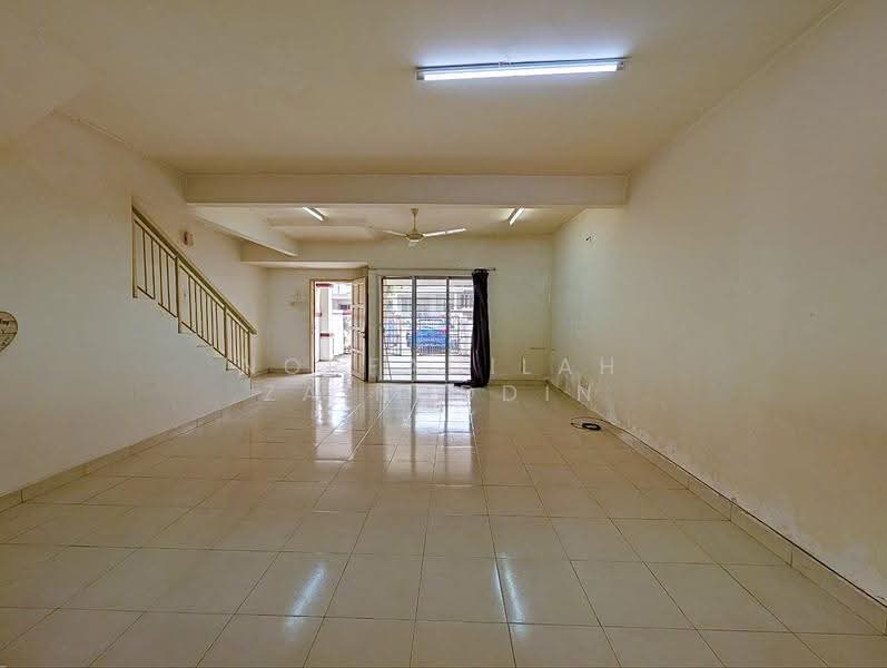 Terraced House for Sale in Aman Putri (Sungai Buloh) - NORFADILAH ZAINUDDIN - Living Room - PropertyGuru.com.my