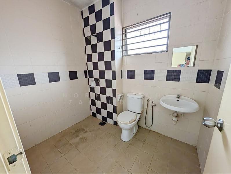 Terraced House for Sale in Aman Putri (Sungai Buloh) - NORFADILAH ZAINUDDIN - Bathroom - PropertyGuru.com.my