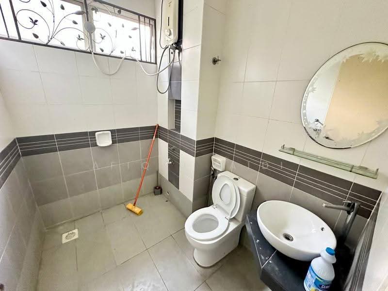 2-storey Terraced House for Sale in Denai Alam (Shah Alam) - Afiqah zaidi - Bathroom - PropertyGuru.com.my