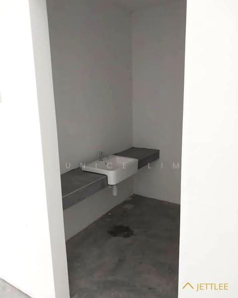 Office for Sale in Denai Alam (Shah Alam) - Eunice Lim - Bathroom - PropertyGuru.com.my
