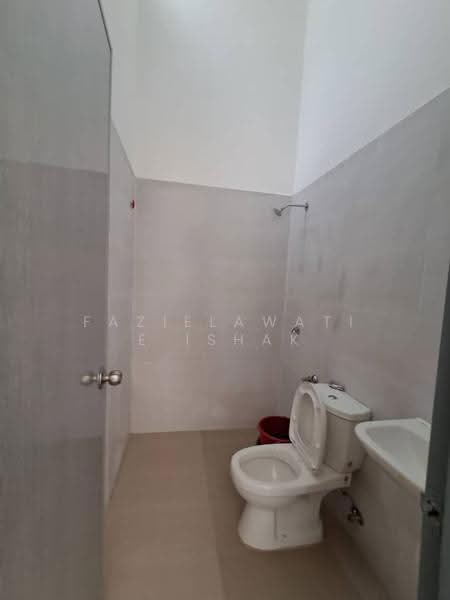 Semi-Detached House for Sale in Kuantan (Pahang) - Fazielawatie Ishak - Bathroom - PropertyGuru.com.my