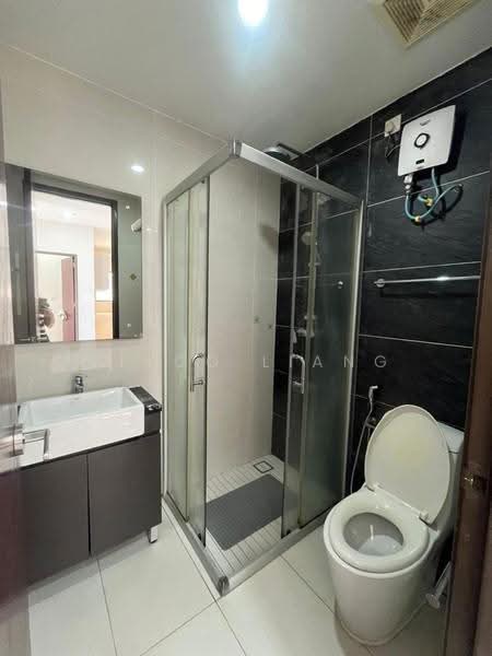 Condominium for Rent at Bay Laurel @ Country Garden Danga Bay - Vivco Liang - Bathroom - PropertyGuru.com.my