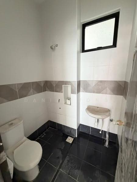 2-storey Terraced House for Sale in Taman Austin Duta (Tebrau) - Daniel Yong - Bathroom - PropertyGuru.com.my