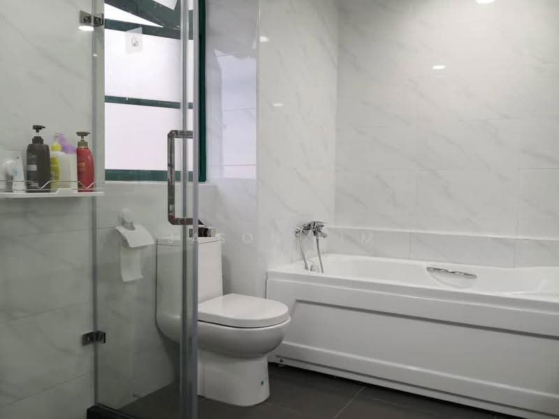 Kondominium untuk Disewa di The Straits View Condominium - Jason Lim - Bathroom - PropertyGuru.com.my