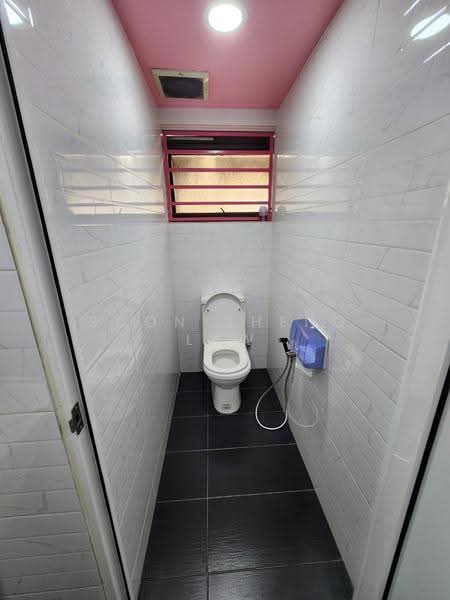 Shop for Rent in Taman Tun Dr Ismail (Kuala Lumpur) - Soon Sheng Law - Bathroom - PropertyGuru.com.my