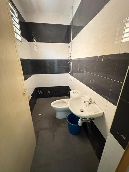 Shop / Office for Rent in Taman Equine (Seri Kembangan) - Wai Ann Teng - Bathroom - PropertyGuru.com.my