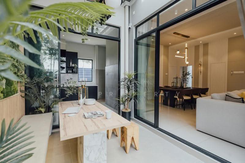 Cluster House for Sale in Sri Lalang (Kluang) - Hannah - Kitchen - PropertyGuru.com.my