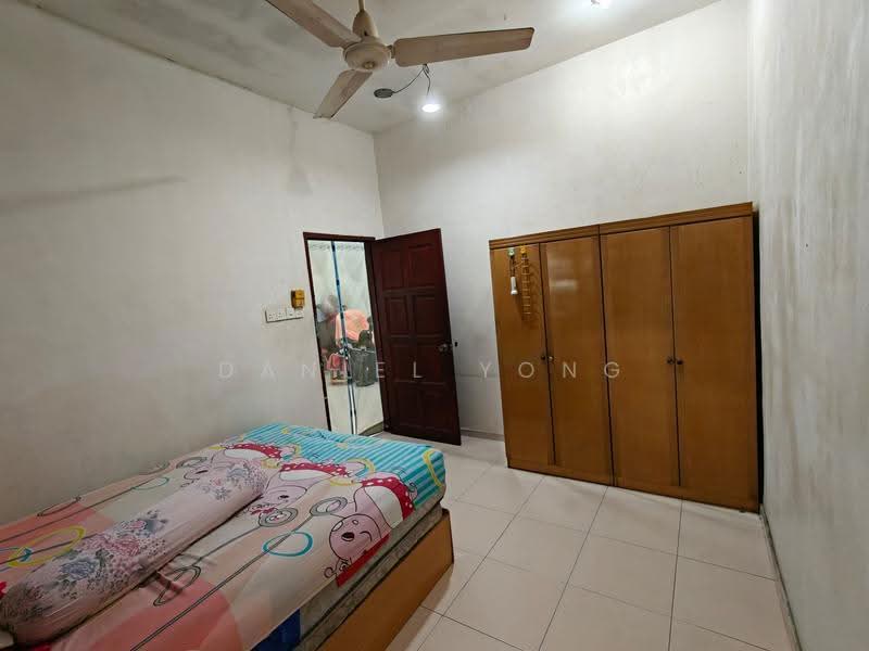 1-storey Terraced House for Sale in Taman Abad (Johor Bahru) - Daniel Yong - Bedroom - PropertyGuru.com.my