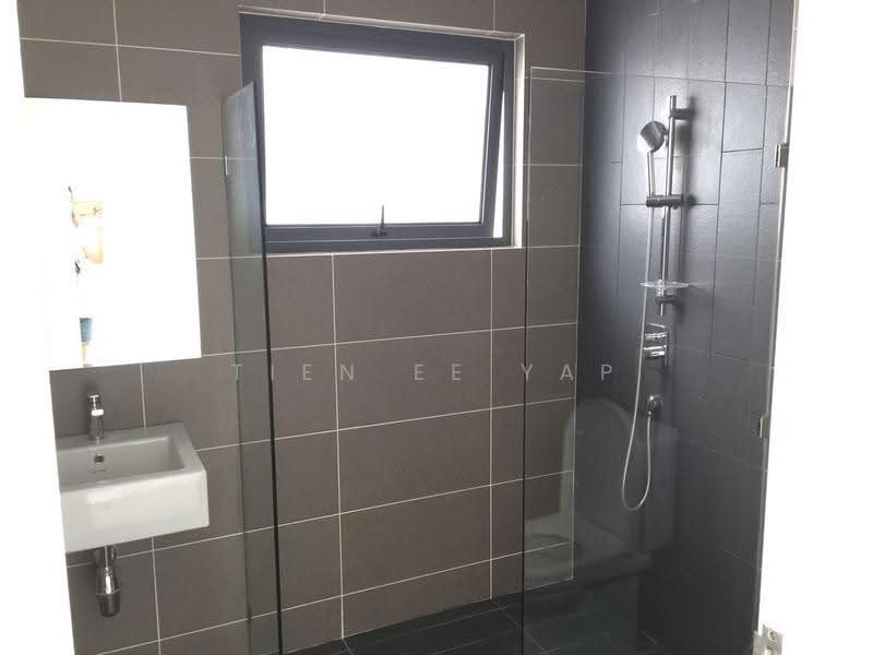 Kondominium untuk Dijual di Urbana Residences - Tien Ee Yap - Bathroom - PropertyGuru.com.my