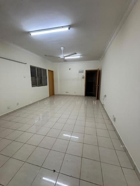 Apartment for Sale at Pangsapuri Sri Kemuning - Yigee Heng - Living Room - PropertyGuru.com.my