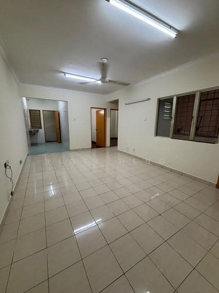 Apartment for Sale at Pangsapuri Sri Kemuning - Yigee Heng - Living Room - PropertyGuru.com.my