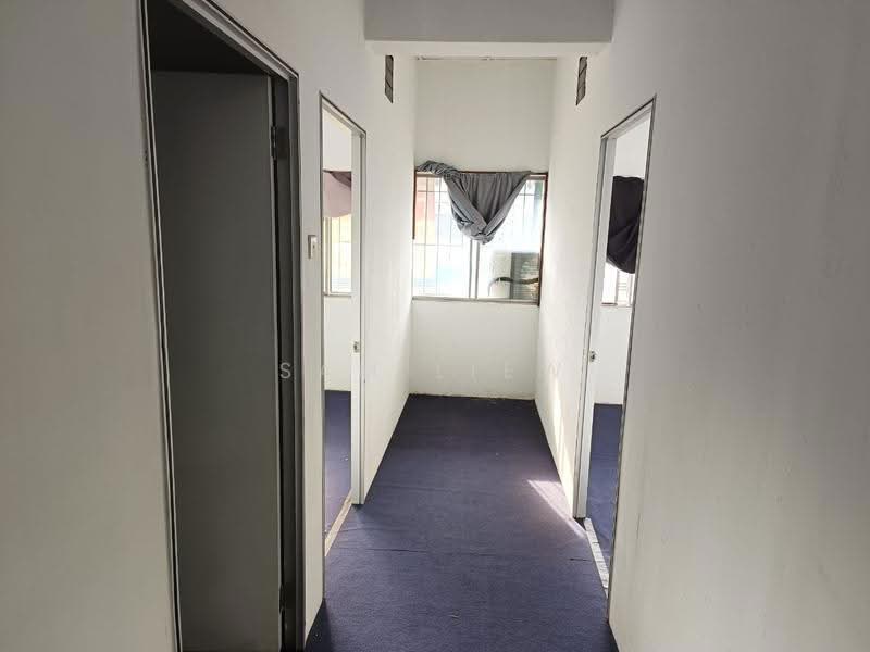 Pejabat untuk Disewa di Taman Serdang Jaya (Seri Kembangan) - Sam Liew - Corridor - PropertyGuru.com.my