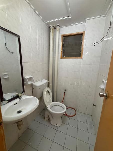 Apartment for Sale at Pangsapuri Sri Kemuning - Yigee Heng - Bathroom - PropertyGuru.com.my
