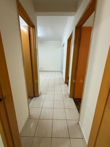Apartment for Sale at Pangsapuri Sri Kemuning - Yigee Heng - Corridor - PropertyGuru.com.my