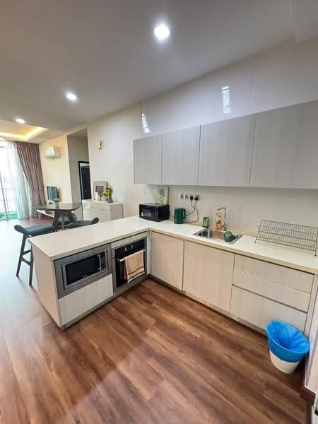 Kediaman Servis untuk Disewa di Paragon Suites @ CIQ - Daniel Yong - Kitchen - PropertyGuru.com.my