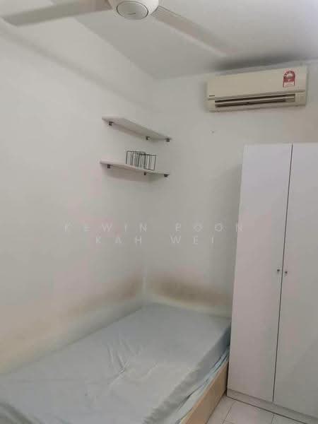 Terraced House for Sale in Taman Pinggiran Putra (Seri Kembangan) - Kewin Poon Kah Wei - Bedroom - PropertyGuru.com.my