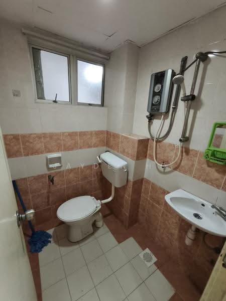 Apartment for Sale at Pelangi Apartment - Jayden Ho - Bathroom - PropertyGuru.com.my