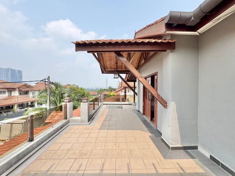 Semi-Detached House for Sale in Bandar Putra Permai (Seri Kembangan) - Norhafiz Bin Mohd Nor - Exterior - PropertyGuru.com.my