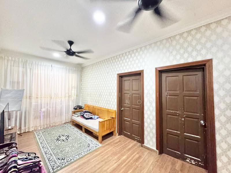 Semi-Detached House for Sale in Bandar Putra Permai (Seri Kembangan) - Norhafiz Bin Mohd Nor - Living Room - PropertyGuru.com.my