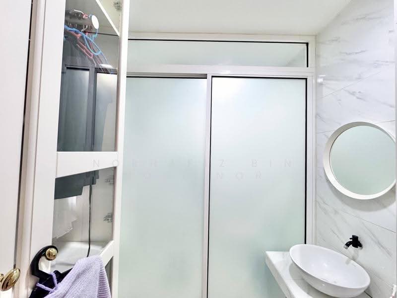 Semi-Detached House for Sale in Bandar Putra Permai (Seri Kembangan) - Norhafiz Bin Mohd Nor - Bathroom - PropertyGuru.com.my