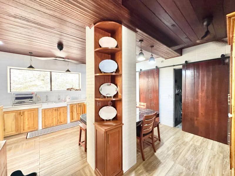 Semi-Detached House for Sale in Bandar Putra Permai (Seri Kembangan) - Norhafiz Bin Mohd Nor - Kitchen - PropertyGuru.com.my
