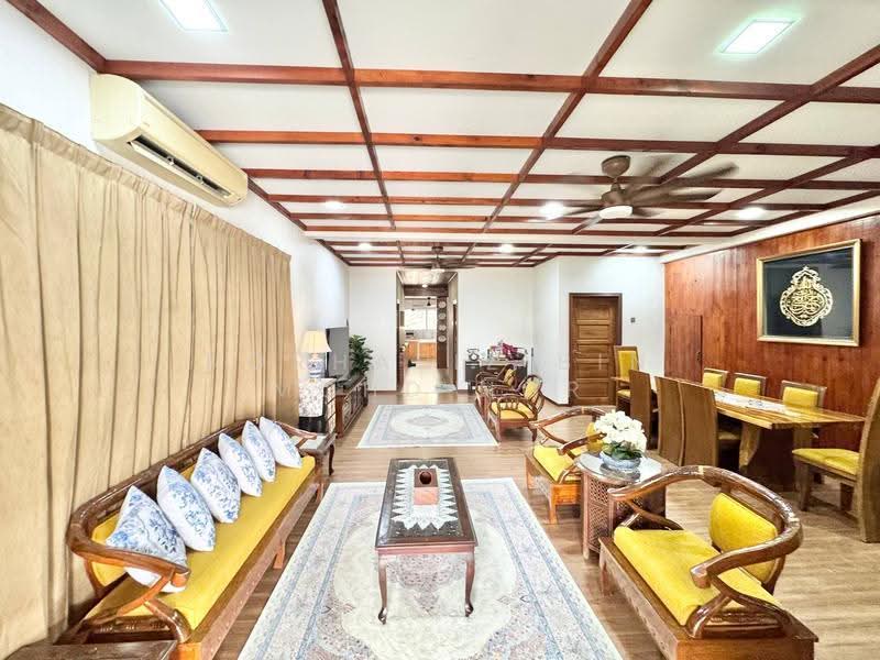 Semi-Detached House for Sale in Bandar Putra Permai (Seri Kembangan) - Norhafiz Bin Mohd Nor - Living Room - PropertyGuru.com.my
