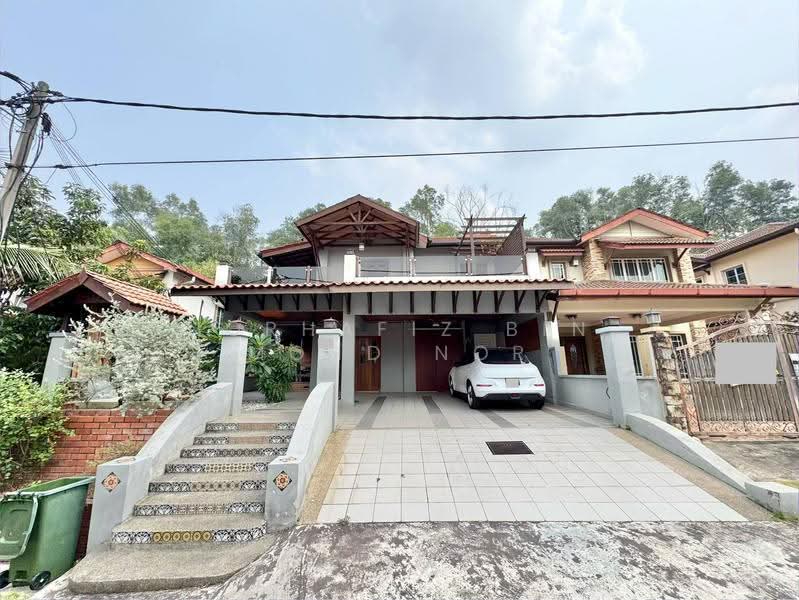 Semi-Detached House for Sale in Bandar Putra Permai (Seri Kembangan) - Norhafiz Bin Mohd Nor - Exterior - PropertyGuru.com.my