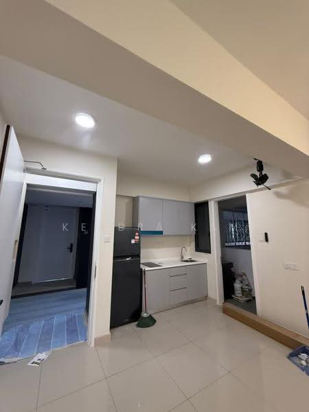 Kediaman Servis untuk Disewa di Aster Hill - Kendra Kam - Kitchen - PropertyGuru.com.my
