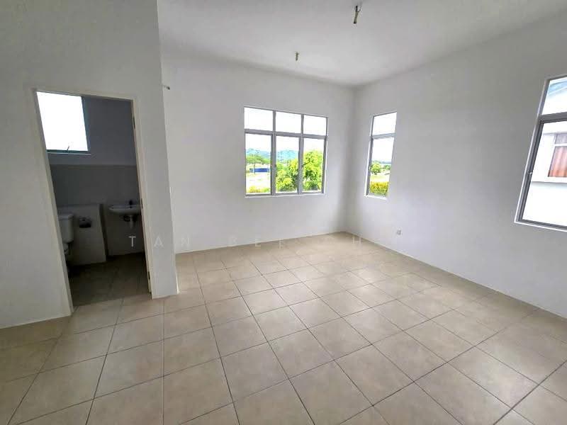 Rumah Berkembar untuk Dijual di Seremban (Negeri Sembilan) - Tan Bee Choo - Bathroom - PropertyGuru.com.my