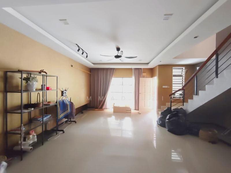 Rumah Teres 2-Tingkat untuk Dijual di Bandar Damansara (Beserah) - Mohammad Azizi - Living Room - PropertyGuru.com.my