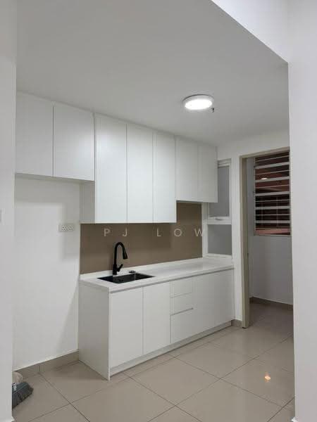 Condominium for Rent at Mutiara Ville - PJ Low - Kitchen - PropertyGuru.com.my