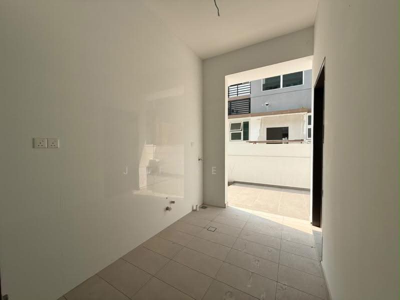 Rumah Berkembar untuk Dijual di Taman Ponderosa (Johor Bahru) - Jaffrey . - Exterior - PropertyGuru.com.my