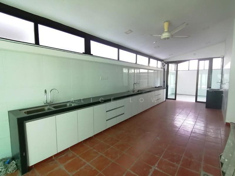 Rumah Banglo untuk Dijual di Rawang (Selangor) - Alice Low - Kitchen - PropertyGuru.com.my