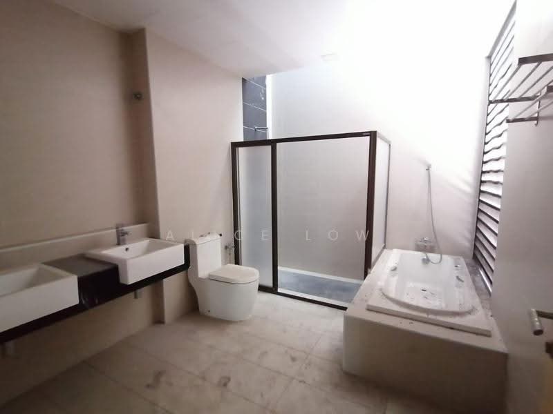 Rumah Banglo untuk Dijual di Rawang (Selangor) - Alice Low - Bathroom - PropertyGuru.com.my