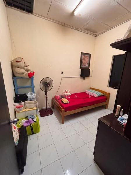 1.5-storey Terraced House for Sale in Taman Bukit Jaya (Ulu Tiram) - Melinda Ee - Bedroom - PropertyGuru.com.my