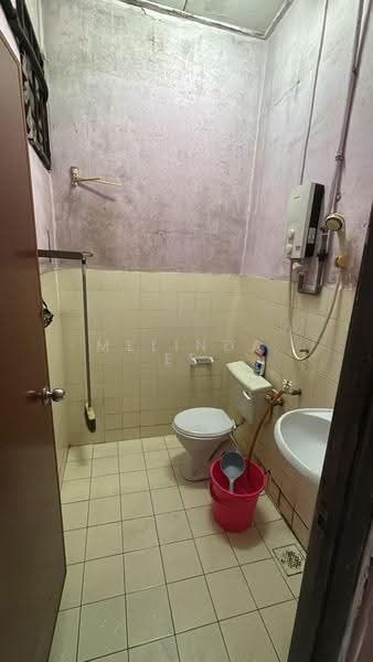 1.5-storey Terraced House for Sale in Taman Bukit Jaya (Ulu Tiram) - Melinda Ee - Bathroom - PropertyGuru.com.my