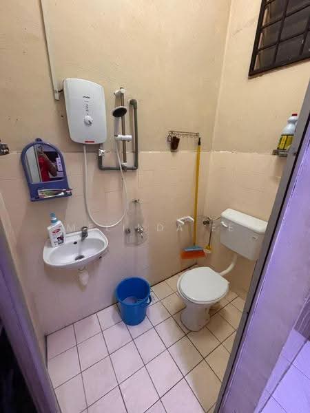 1.5-storey Terraced House for Sale in Taman Bukit Jaya (Ulu Tiram) - Melinda Ee - Bathroom - PropertyGuru.com.my