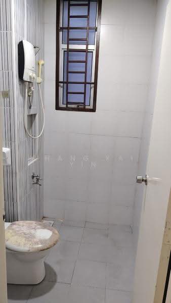 Kediaman Servis untuk Disewa di SuriaMas Suites - Chang Kai Yin - Bathroom - PropertyGuru.com.my