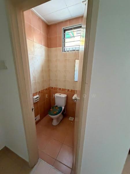 Semi-Detached House for Sale in Taman Austin Perdana (Tebrau) - Suenn Low - Bathroom - PropertyGuru.com.my