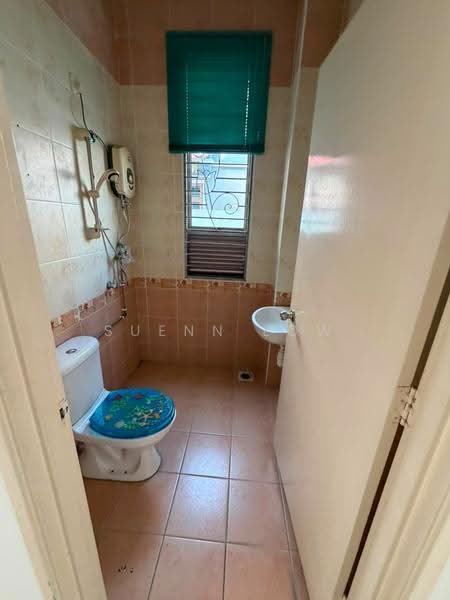Semi-Detached House for Sale in Taman Austin Perdana (Tebrau) - Suenn Low - Bathroom - PropertyGuru.com.my