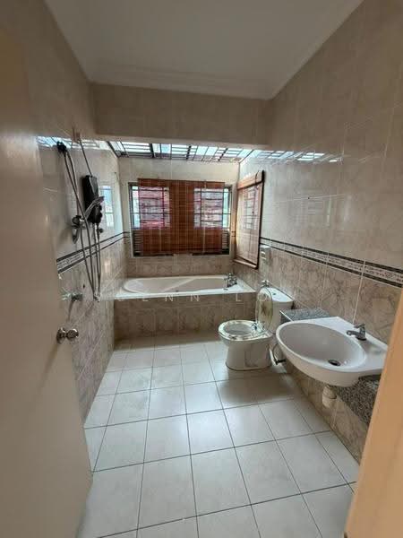 Semi-Detached House for Sale in Taman Austin Perdana (Tebrau) - Suenn Low - Bathroom - PropertyGuru.com.my