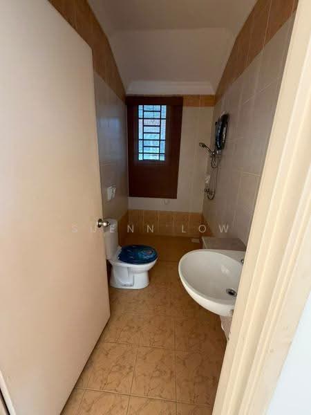 Semi-Detached House for Sale in Taman Austin Perdana (Tebrau) - Suenn Low - Bathroom - PropertyGuru.com.my