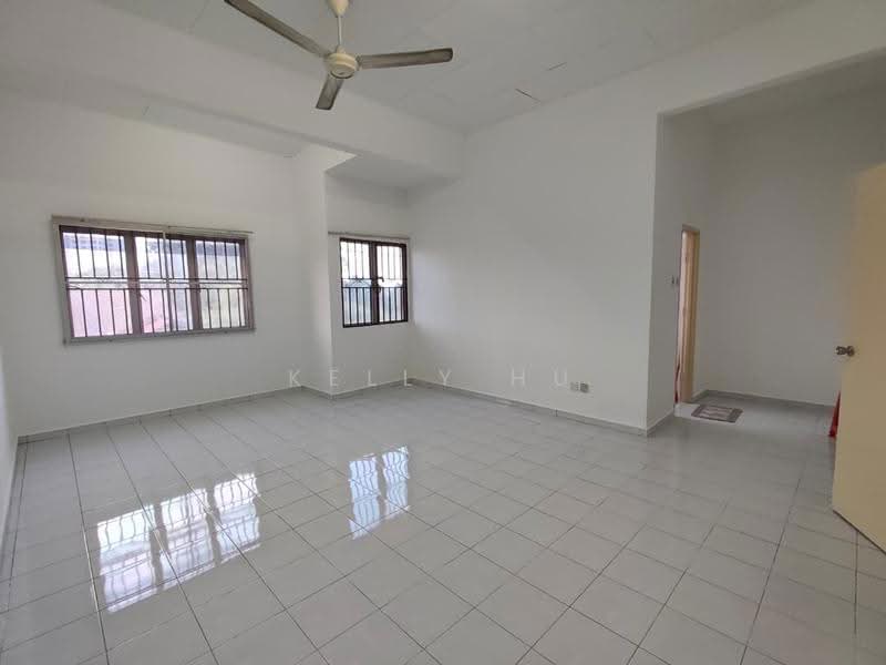 2-storey Terraced House for Sale in Port Klang (Pelabuhan Klang) (Selangor) - Kelly Hu - Living Room - PropertyGuru.com.my
