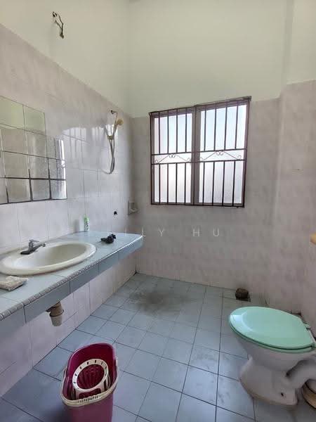 2-storey Terraced House for Sale in Port Klang (Pelabuhan Klang) (Selangor) - Kelly Hu - Bathroom - PropertyGuru.com.my