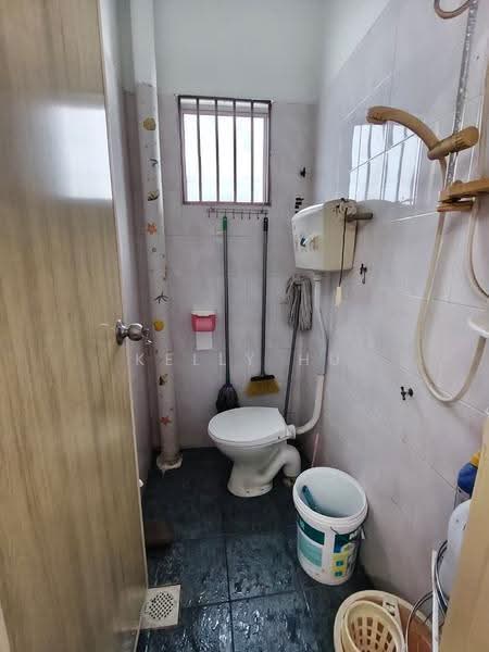 2-storey Terraced House for Sale in Port Klang (Pelabuhan Klang) (Selangor) - Kelly Hu - Bathroom - PropertyGuru.com.my