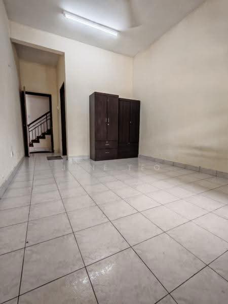 1.5-storey Terraced House for Rent in Taman Pelangi Indah (Ulu Tiram) - June Teo - Entrance - PropertyGuru.com.my