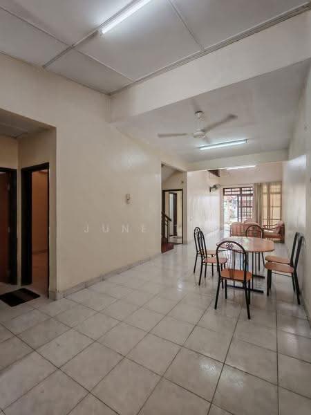 1.5-storey Terraced House for Rent in Taman Pelangi Indah (Ulu Tiram) - June Teo - Living Room - PropertyGuru.com.my